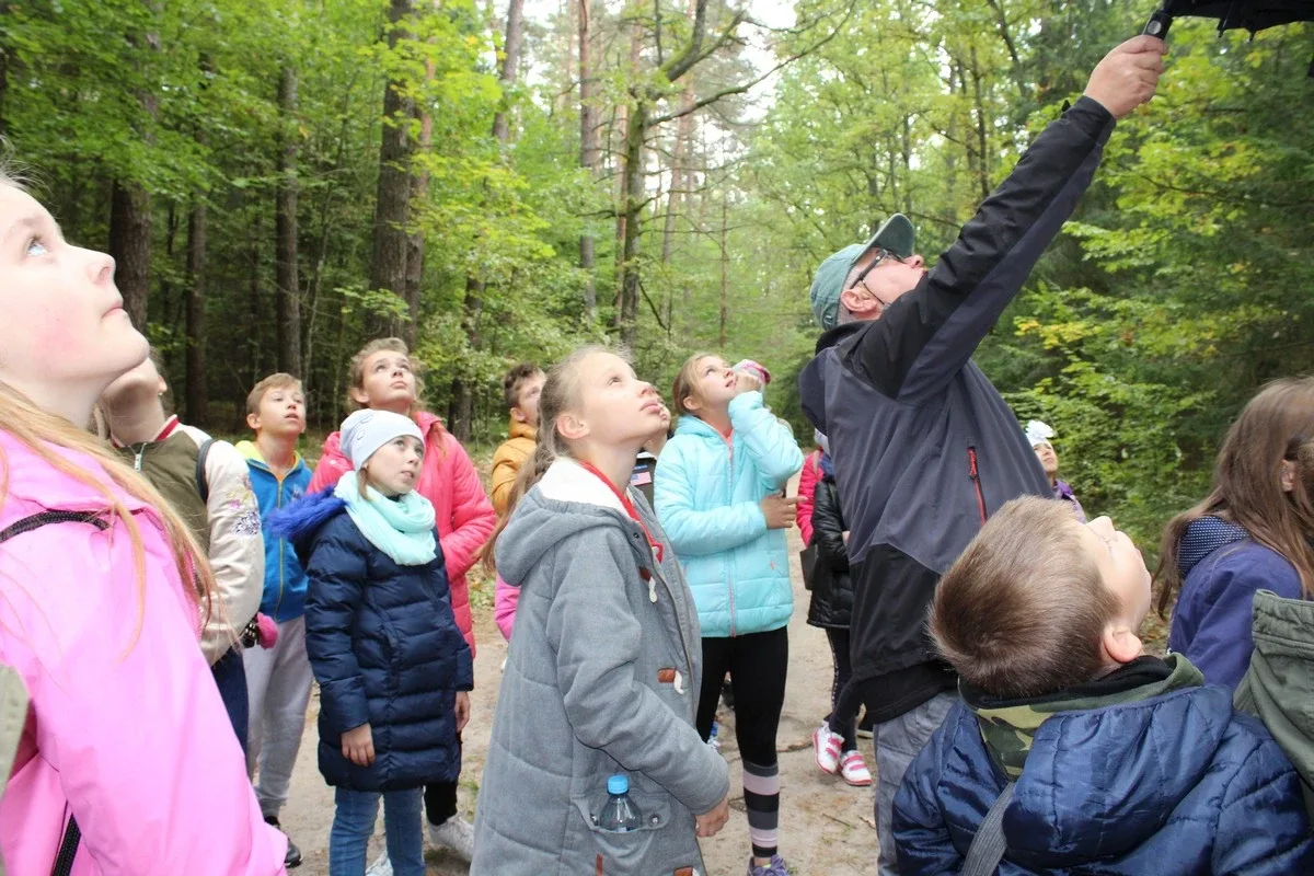 Uczniowie klas piątych na wycieczce w Białowieży (zdjęcia)