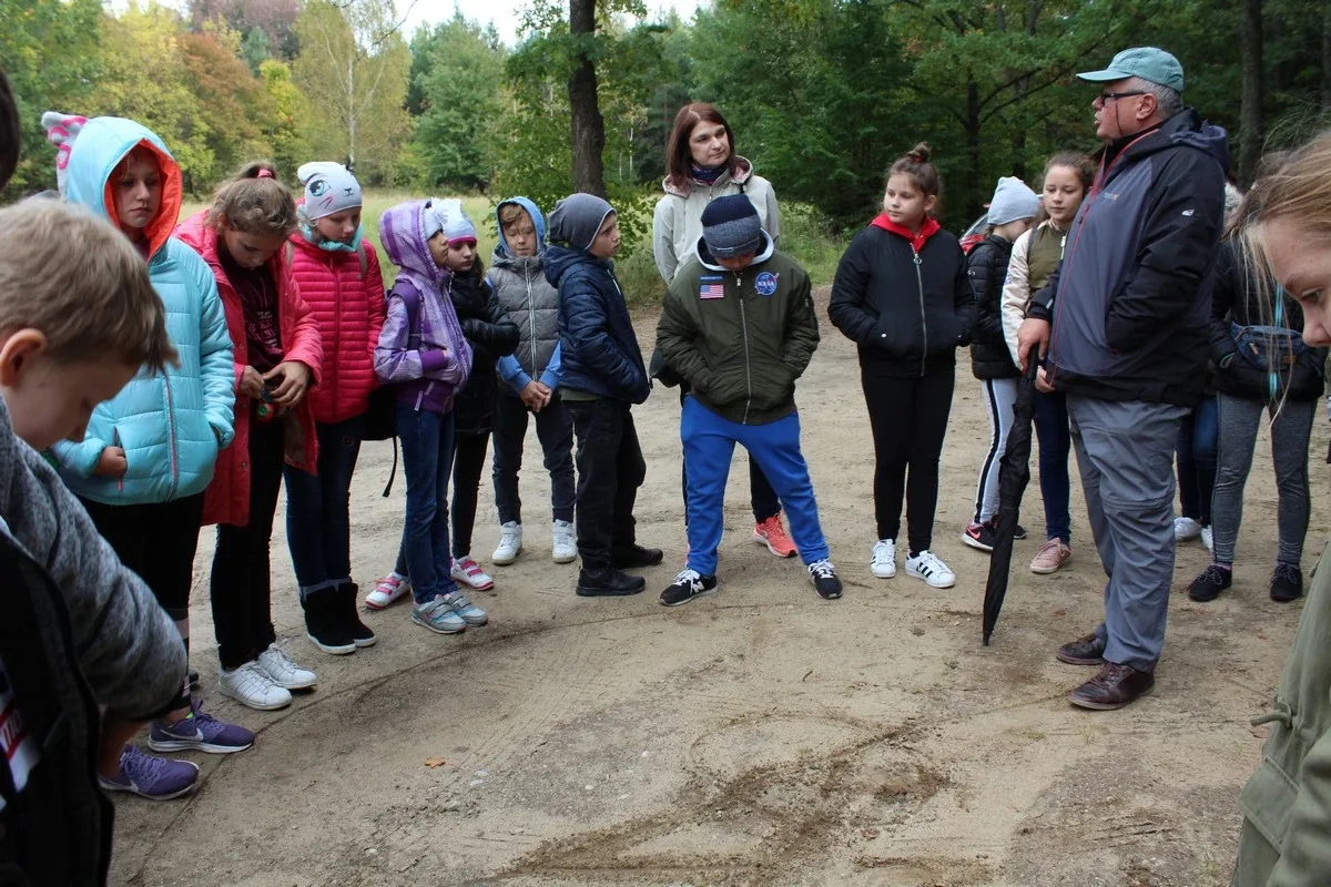 Uczniowie klas piątych na wycieczce w Białowieży (zdjęcia)