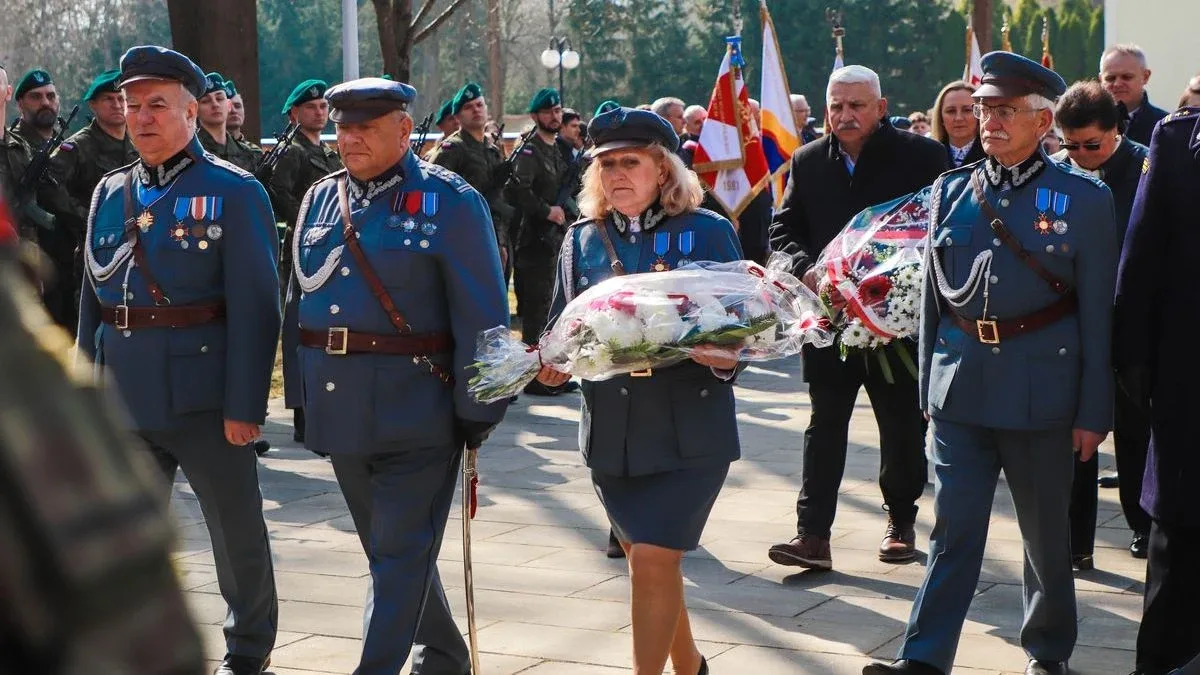 Uroczystość w Komorowie ku czci Józefa Piłsudskiego. Wręczono medale i odznaczenia (zdjęcia, wideo)