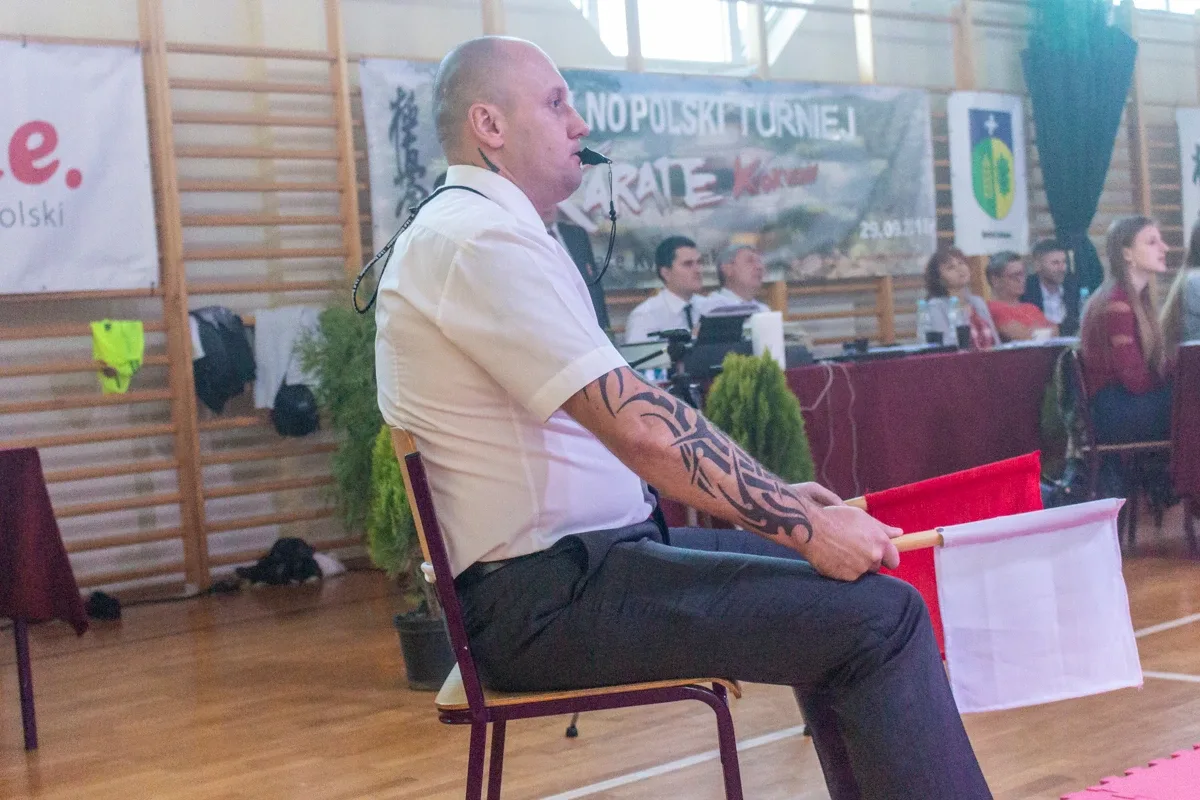 Setki karateków na macie (zdjęcia, wideo)
