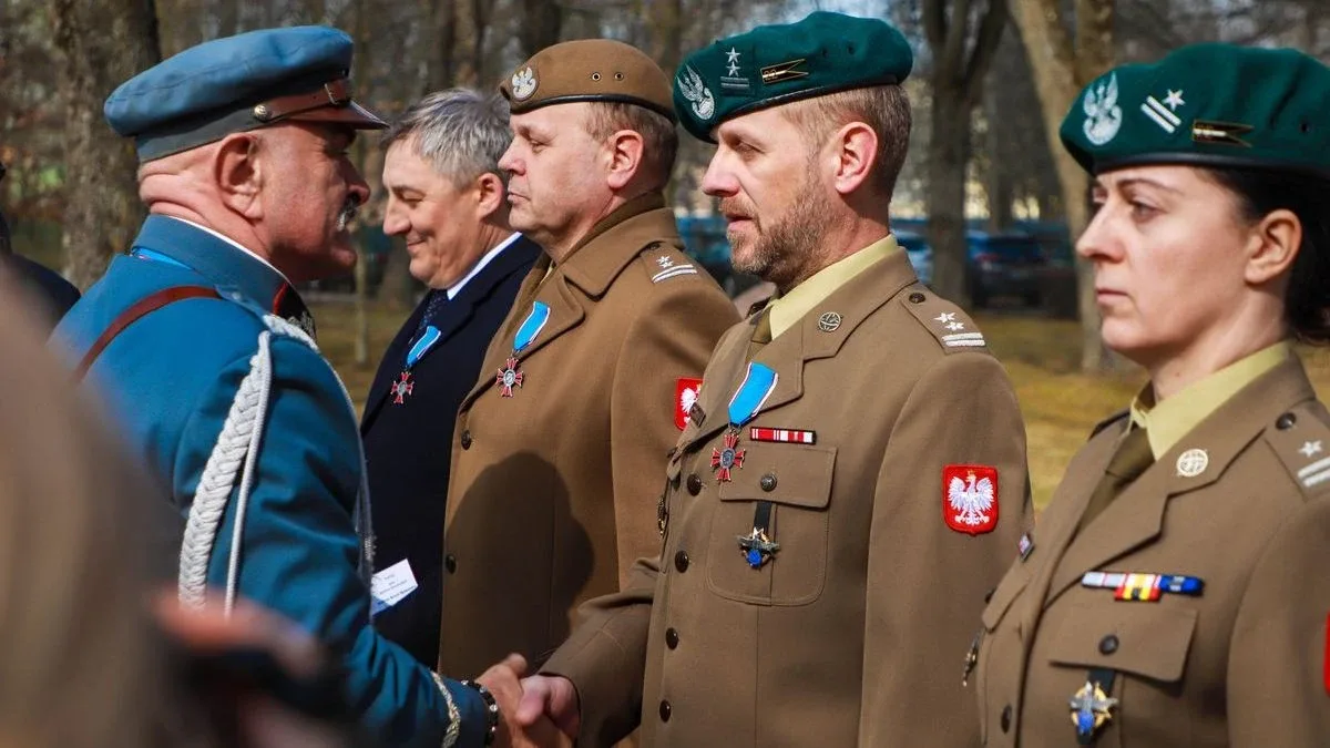 Uroczystość w Komorowie ku czci Józefa Piłsudskiego. Wręczono medale i odznaczenia (zdjęcia, wideo)