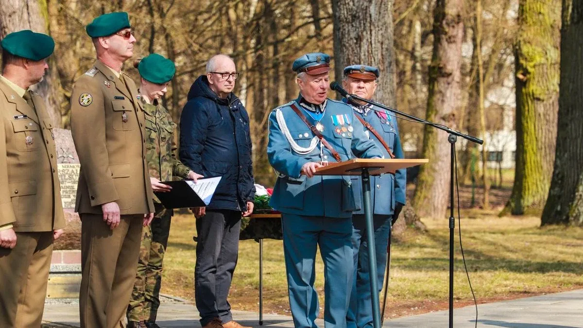 Uroczystość w Komorowie ku czci Józefa Piłsudskiego. Wręczono medale i odznaczenia (zdjęcia, wideo)
