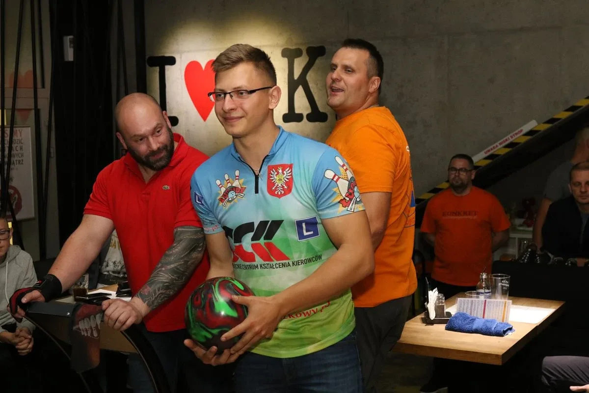 Kręglarze zagrali dla małej Kalinki (zdjęcia, wideo)