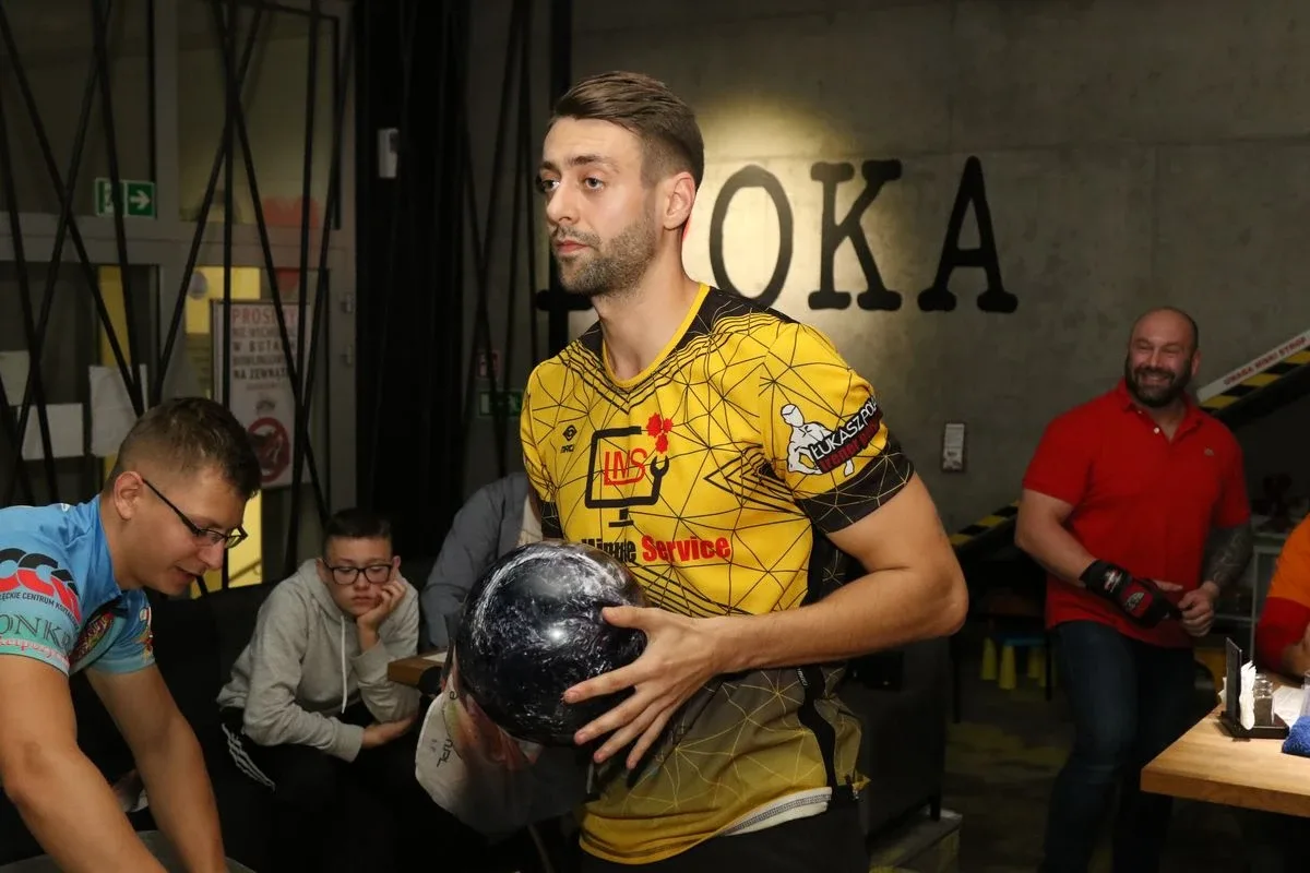 Kręglarze zagrali dla małej Kalinki (zdjęcia, wideo)