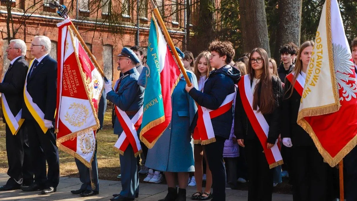 Uroczystość w Komorowie ku czci Józefa Piłsudskiego. Wręczono medale i odznaczenia (zdjęcia, wideo)