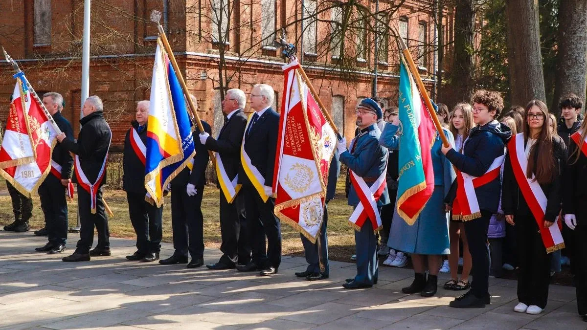 Uroczystość w Komorowie ku czci Józefa Piłsudskiego. Wręczono medale i odznaczenia (zdjęcia, wideo)