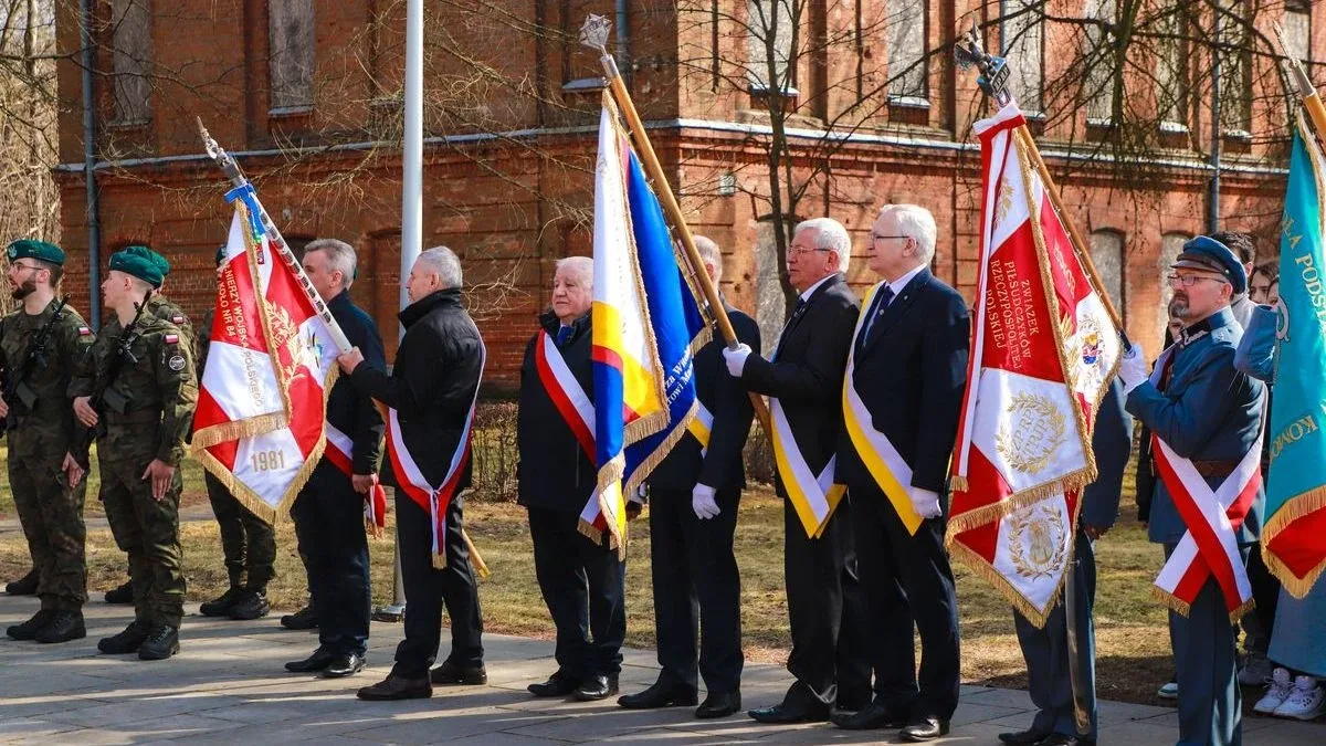 Uroczystość w Komorowie ku czci Józefa Piłsudskiego. Wręczono medale i odznaczenia (zdjęcia, wideo)