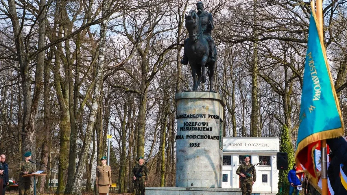 Uroczystość w Komorowie ku czci Józefa Piłsudskiego. Wręczono medale i odznaczenia (zdjęcia, wideo)