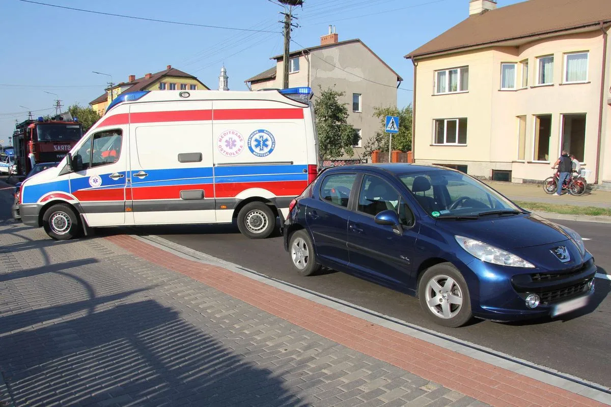 Zderzenie trzech osobówek w Czerwinie. Sprawca z powiatu ostrowskiego (zdjęcia)