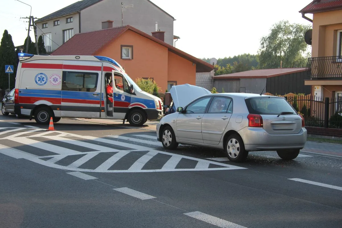 Zderzenie trzech osobówek w Czerwinie. Sprawca z powiatu ostrowskiego (zdjęcia)