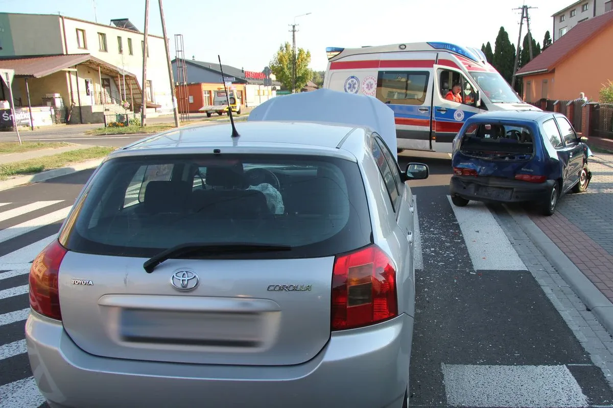 Zderzenie trzech osobówek w Czerwinie. Sprawca z powiatu ostrowskiego (zdjęcia)