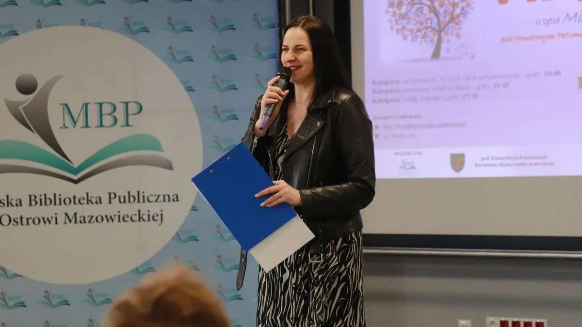 Ale pułapki w dyktandzie w Ostrowi. Pisały dzieci, pisali dorośli (zdjęcia, wideo)