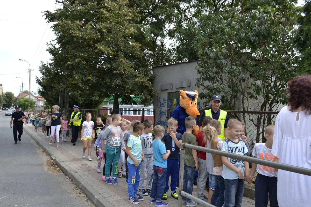 Dzieci uczyły się przechodzić przez jezdnię (zdjęcia)