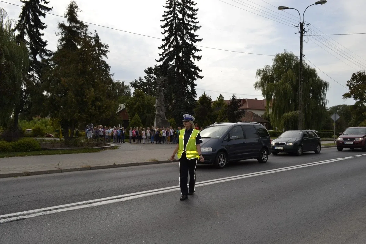 Dzieci uczyły się przechodzić przez jezdnię (zdjęcia)