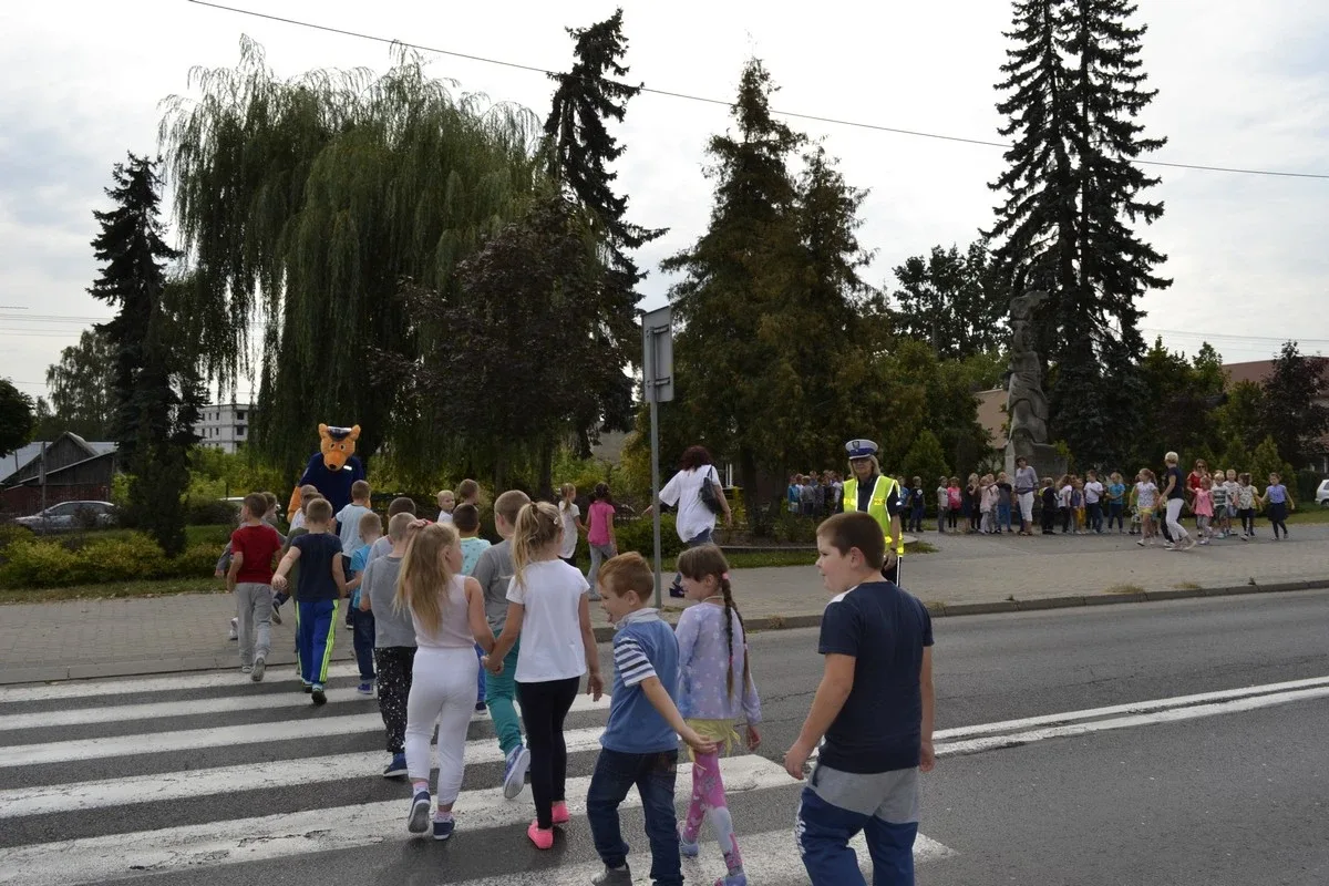Dzieci uczyły się przechodzić przez jezdnię (zdjęcia)