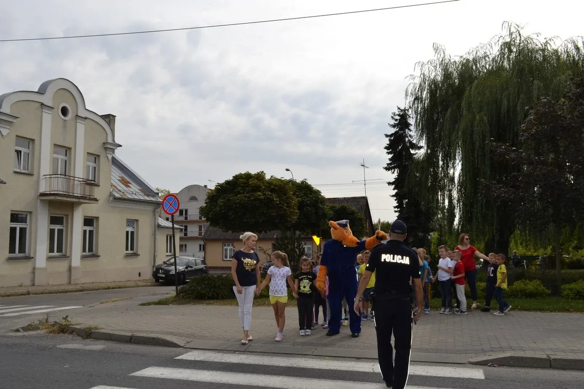 Dzieci uczyły się przechodzić przez jezdnię (zdjęcia)