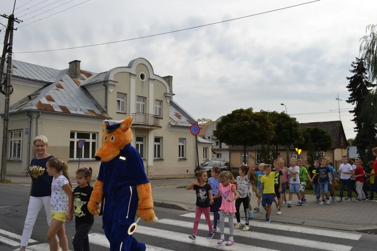Dzieci uczyły się przechodzić przez jezdnię (zdjęcia)