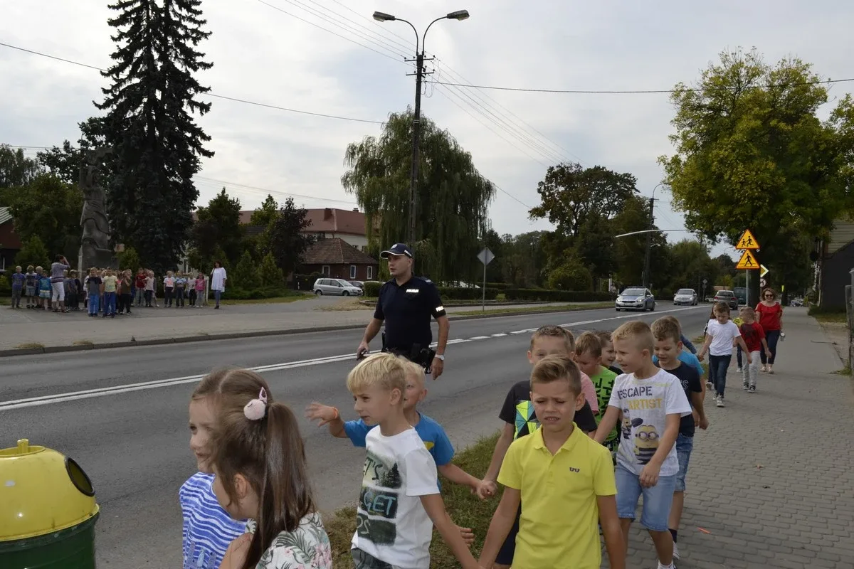 Dzieci uczyły się przechodzić przez jezdnię (zdjęcia)
