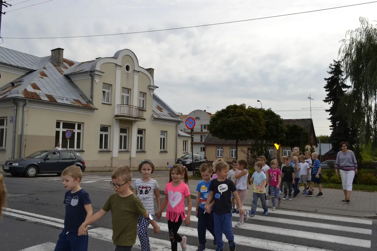 Dzieci uczyły się przechodzić przez jezdnię (zdjęcia)