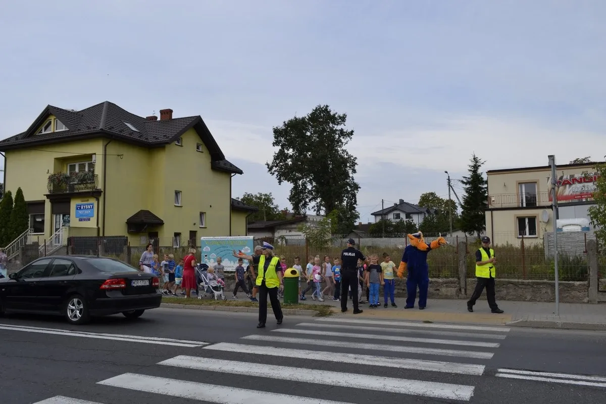 Dzieci uczyły się przechodzić przez jezdnię (zdjęcia)