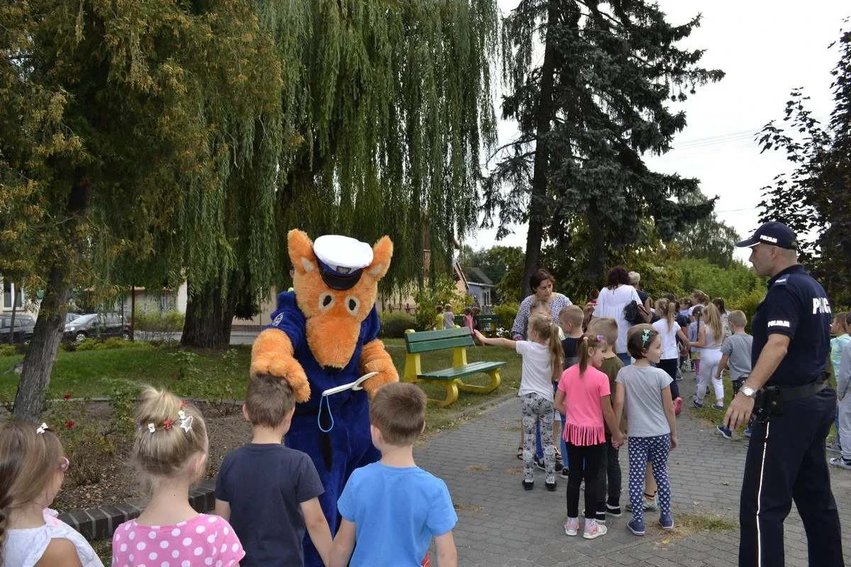 Dzieci uczyły się przechodzić przez jezdnię (zdjęcia)