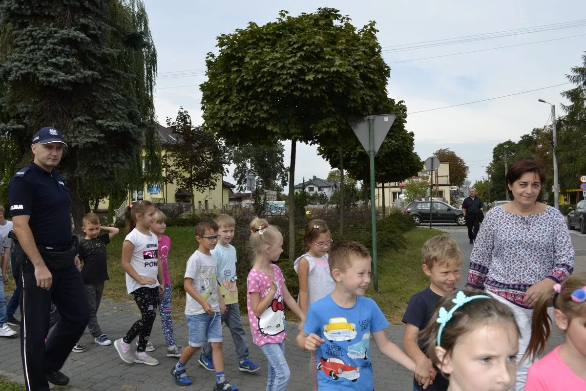 Dzieci uczyły się przechodzić przez jezdnię (zdjęcia)