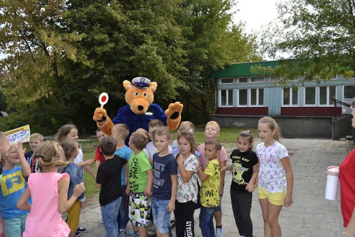 Dzieci uczyły się przechodzić przez jezdnię (zdjęcia)