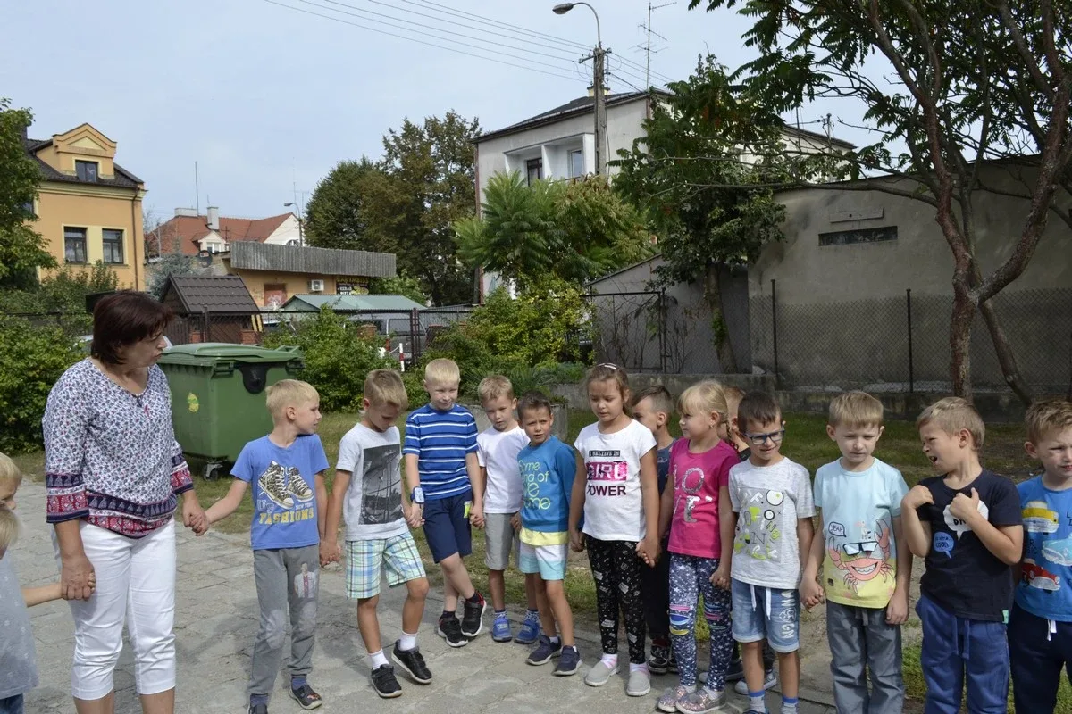 Dzieci uczyły się przechodzić przez jezdnię (zdjęcia)