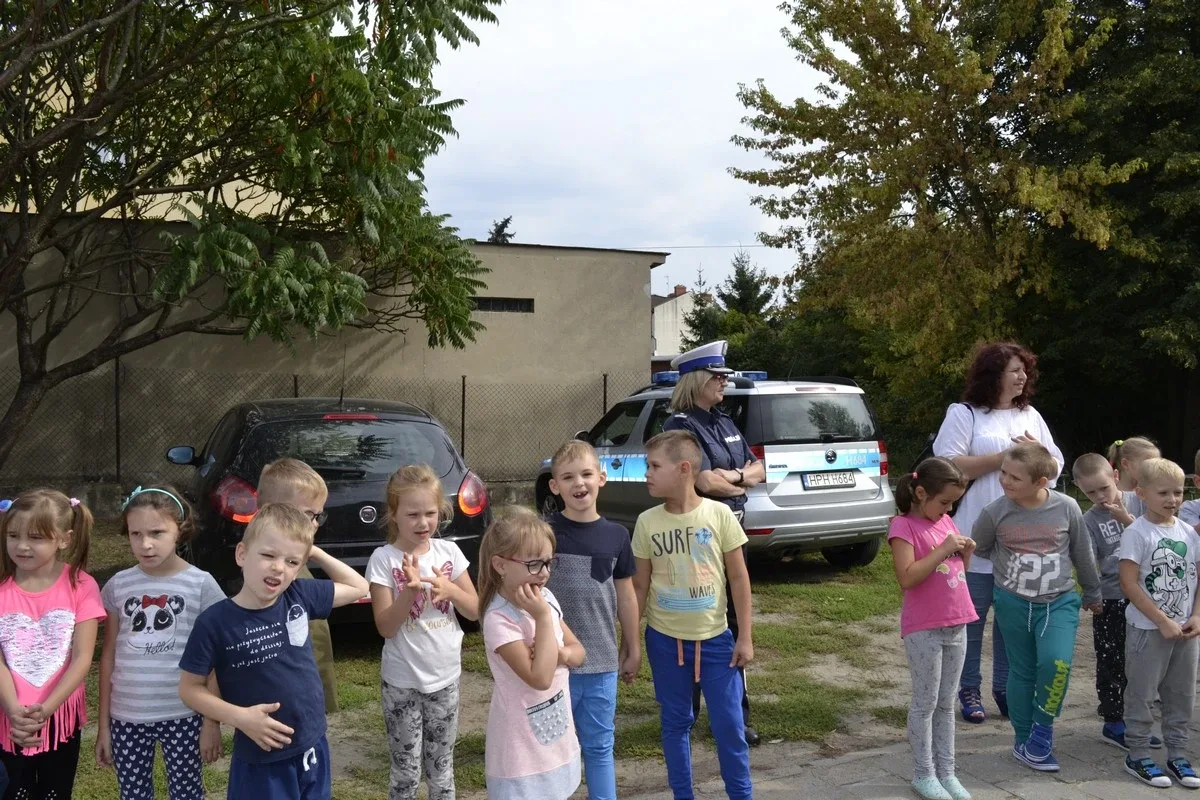 Dzieci uczyły się przechodzić przez jezdnię (zdjęcia)