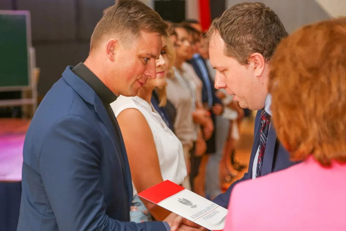 Stopnie zawodowe nauczyciela dyplomowanego dla 25 pedagogów z powiatu ostrowskiego (zdjęcia, lista nominowanych)