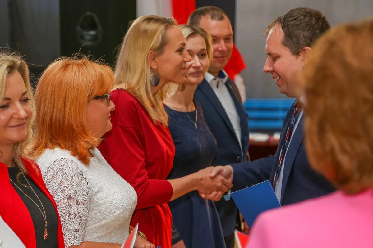 Stopnie zawodowe nauczyciela dyplomowanego dla 25 pedagogów z powiatu ostrowskiego (zdjęcia, lista nominowanych)