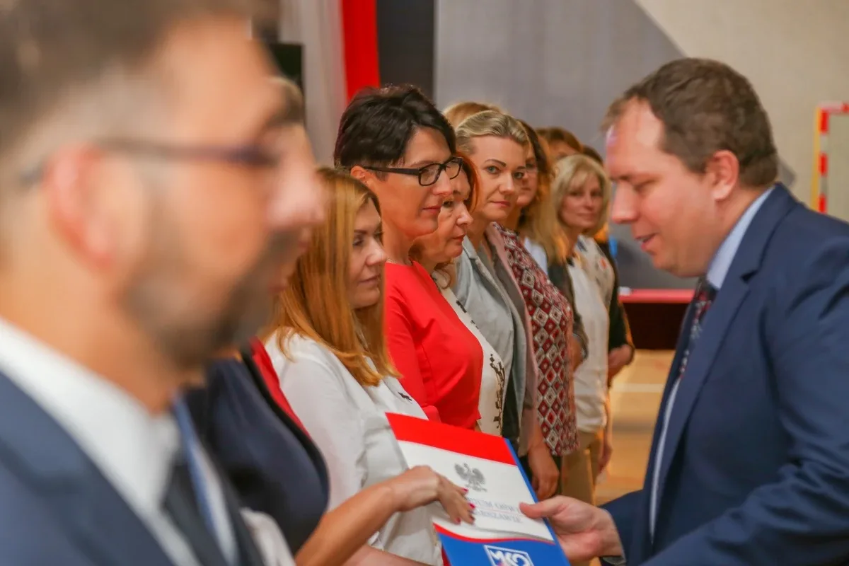 Stopnie zawodowe nauczyciela dyplomowanego dla 25 pedagogów z powiatu ostrowskiego (zdjęcia, lista nominowanych)