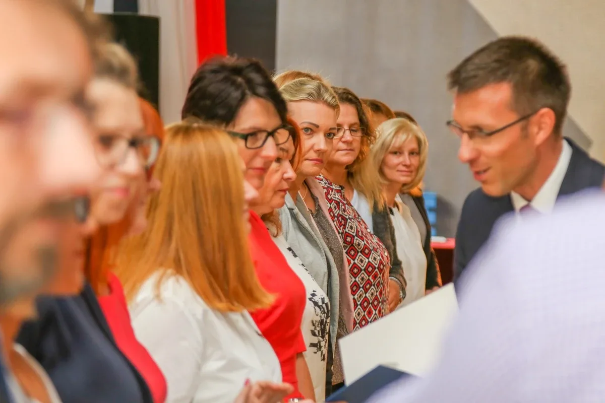 Stopnie zawodowe nauczyciela dyplomowanego dla 25 pedagogów z powiatu ostrowskiego (zdjęcia, lista nominowanych)