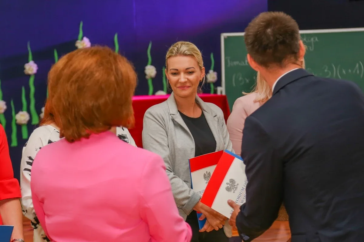 Stopnie zawodowe nauczyciela dyplomowanego dla 25 pedagogów z powiatu ostrowskiego (zdjęcia, lista nominowanych)
