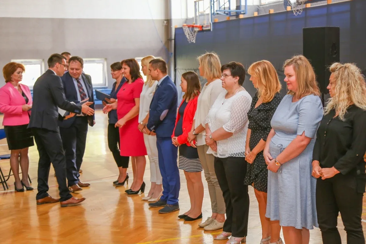 Stopnie zawodowe nauczyciela dyplomowanego dla 25 pedagogów z powiatu ostrowskiego (zdjęcia, lista nominowanych)