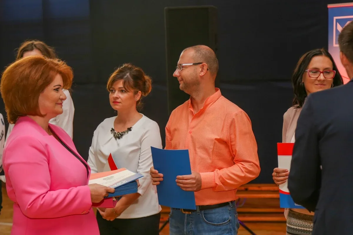 Stopnie zawodowe nauczyciela dyplomowanego dla 25 pedagogów z powiatu ostrowskiego (zdjęcia, lista nominowanych)
