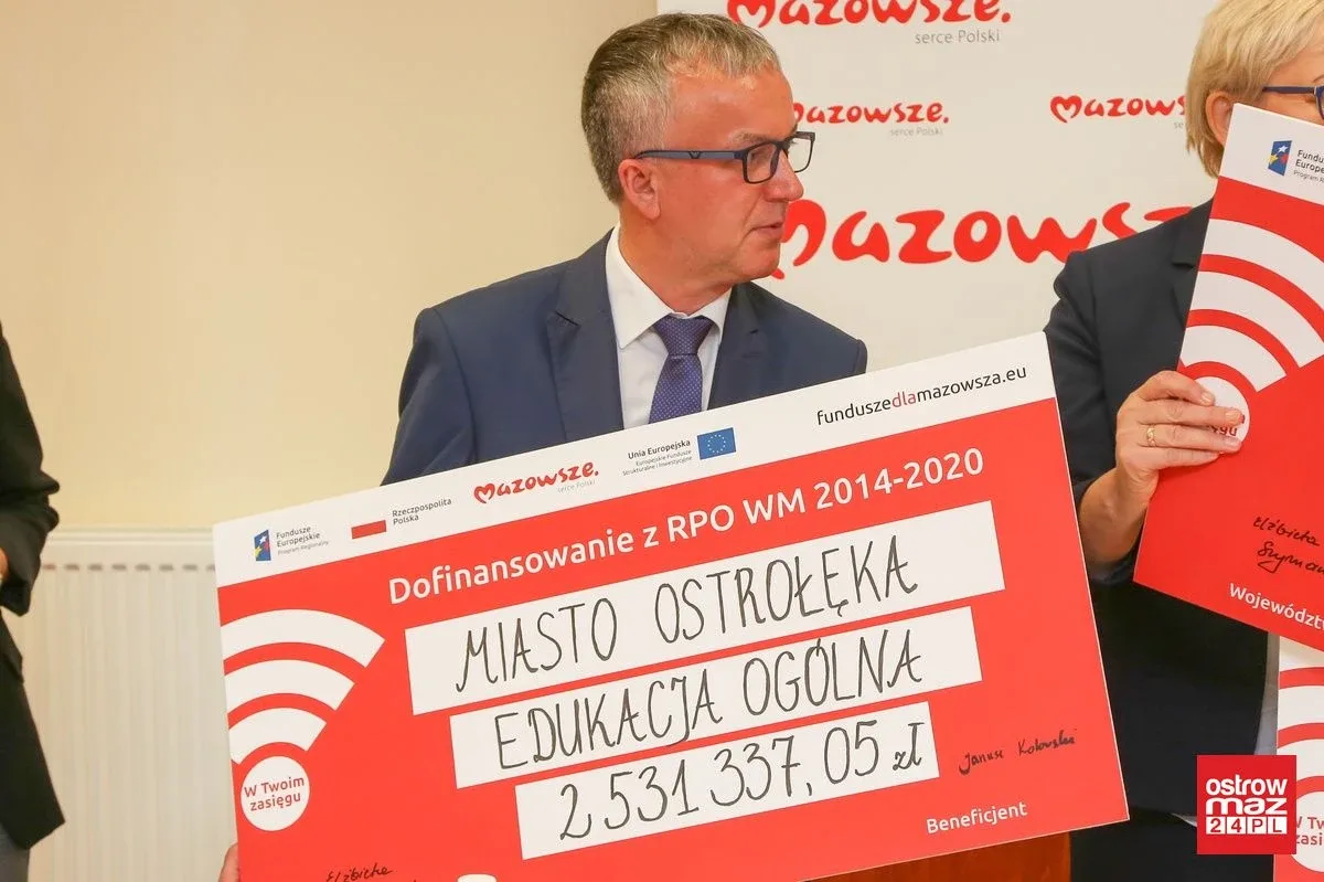 Środki unijne na dofinansowanie oświaty w Komorowie (zdjęcia)