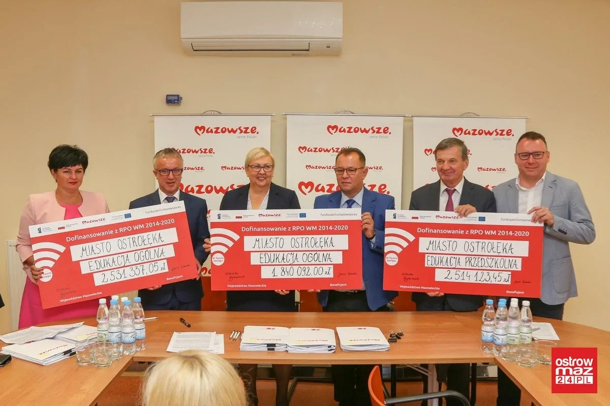 Środki unijne na dofinansowanie oświaty w Komorowie (zdjęcia)