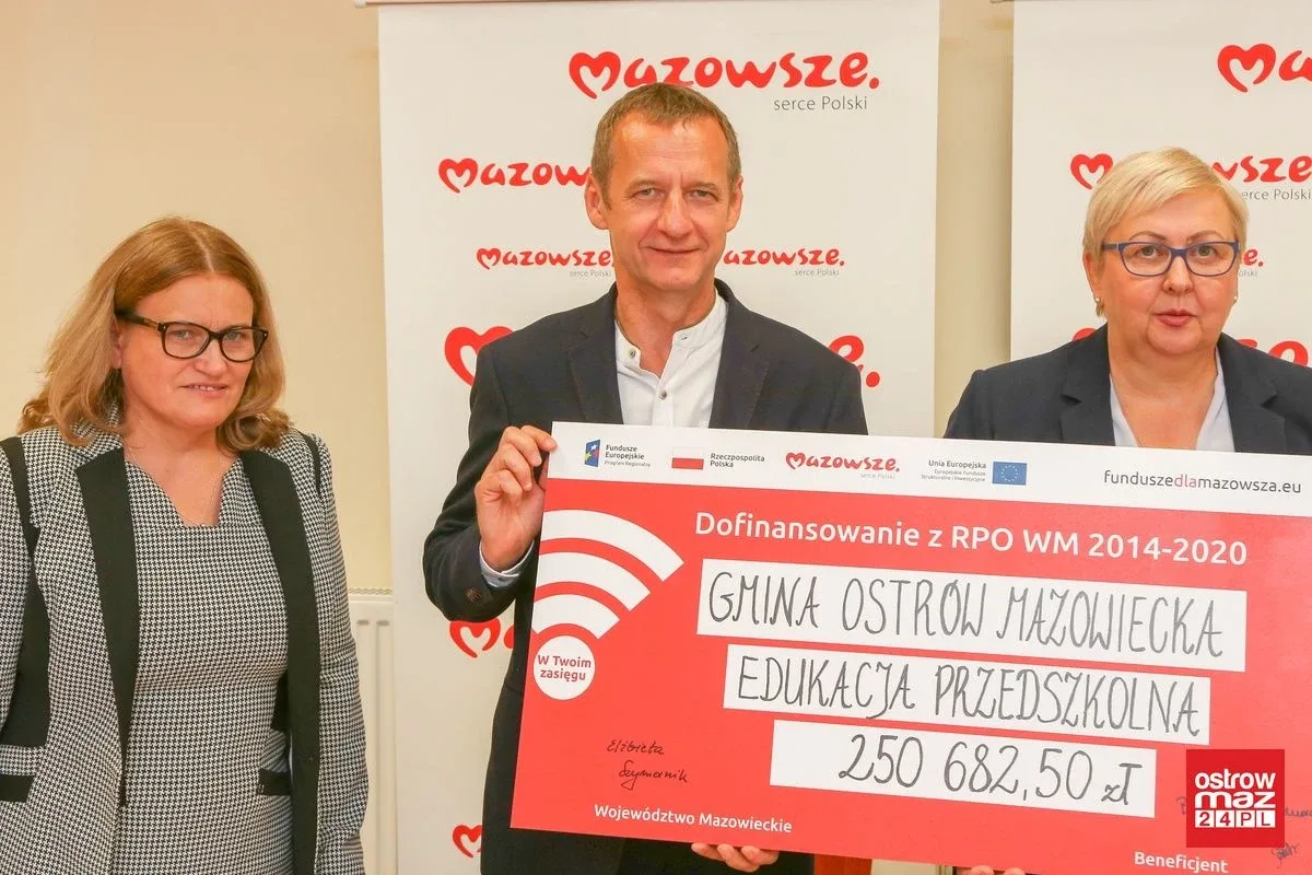 Środki unijne na dofinansowanie oświaty w Komorowie (zdjęcia)