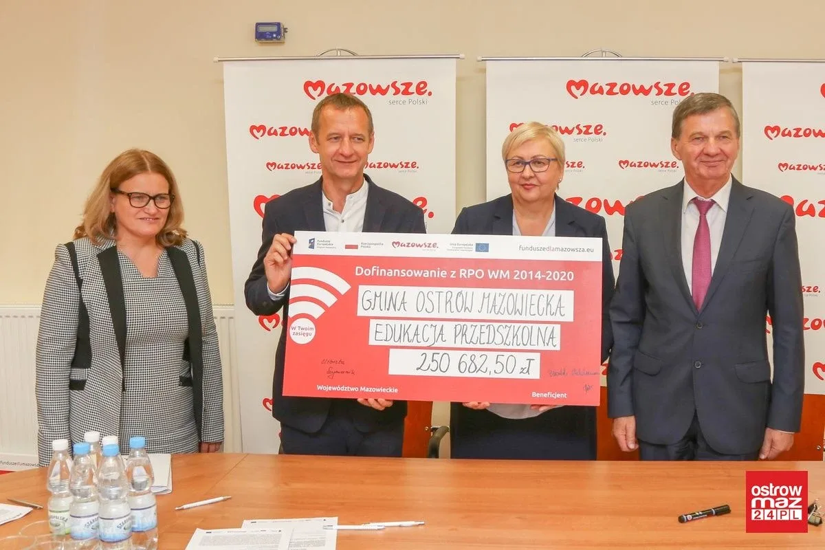 Środki unijne na dofinansowanie oświaty w Komorowie (zdjęcia)
