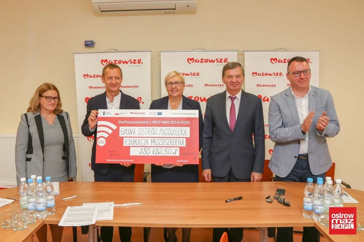 Środki unijne na dofinansowanie oświaty w Komorowie (zdjęcia)
