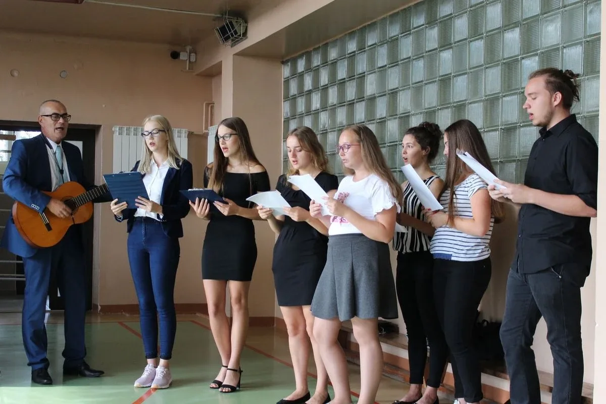 Rozpoczęcie roku szkolnego w małkińskim Zespole Szkół z nowym dyrektorem (zdjęcia)