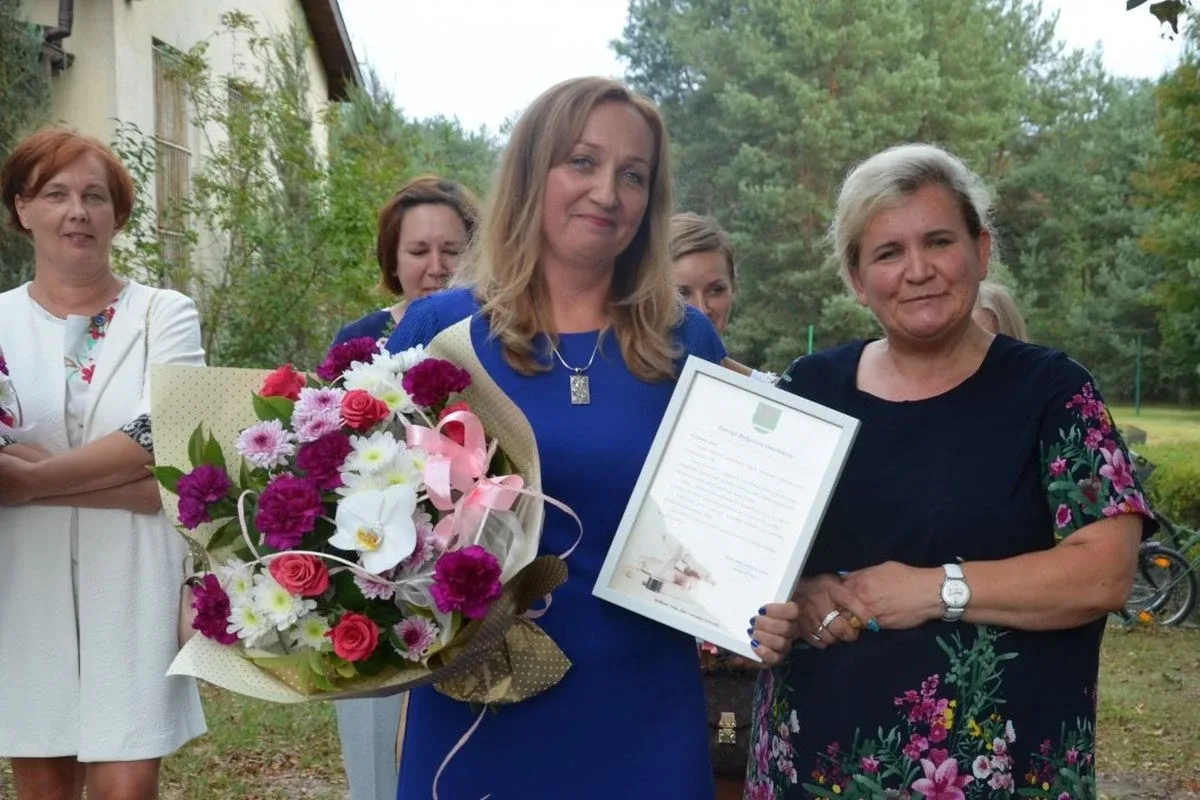 Nowi nauczyciele i dyrektorzy placówek edukacyjnych w gminie Małkinia Górna (zdjęcia)