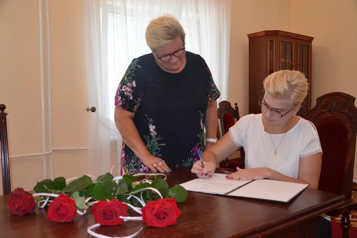 Nowi nauczyciele i dyrektorzy placówek edukacyjnych w gminie Małkinia Górna (zdjęcia)