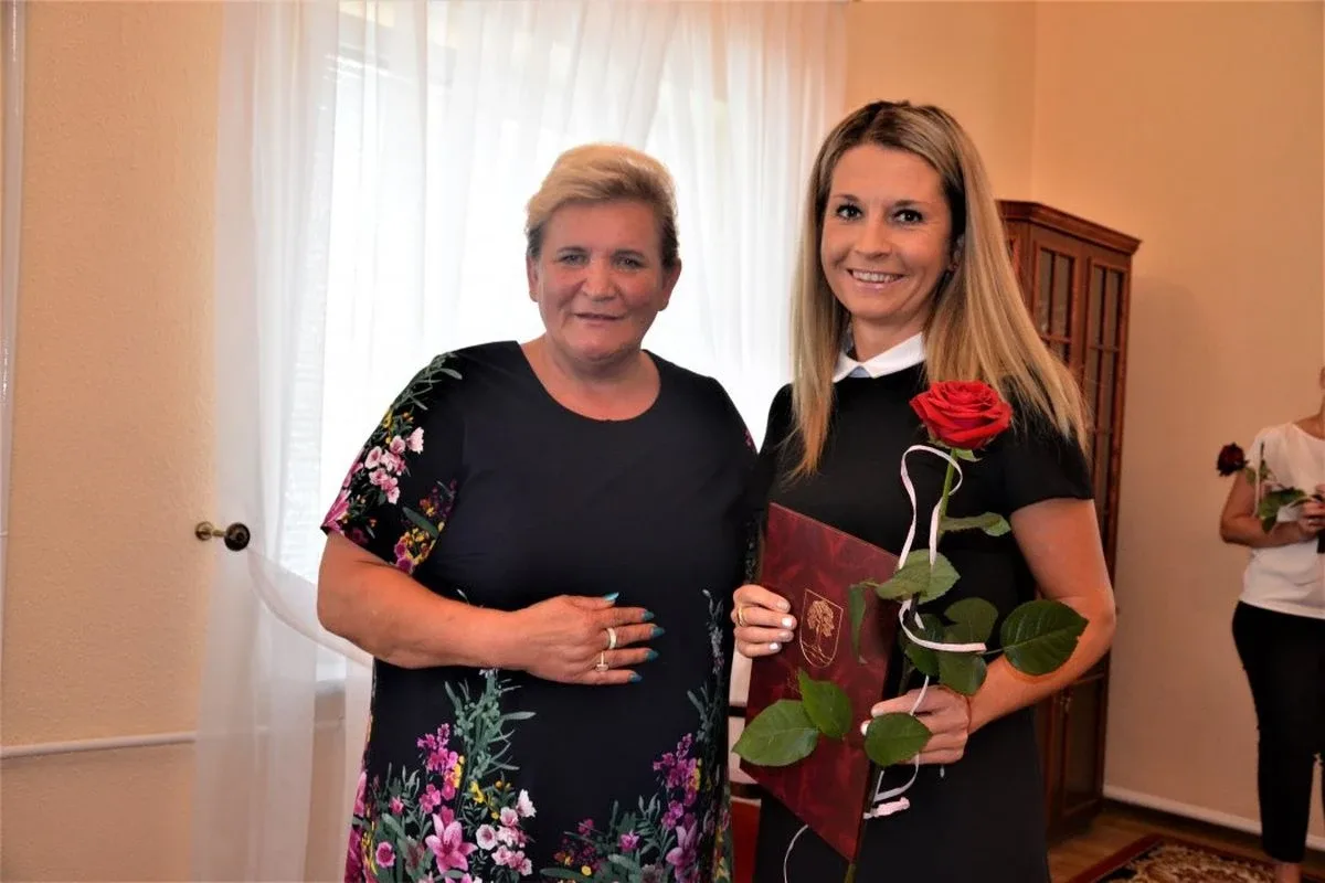 Nowi nauczyciele i dyrektorzy placówek edukacyjnych w gminie Małkinia Górna (zdjęcia)