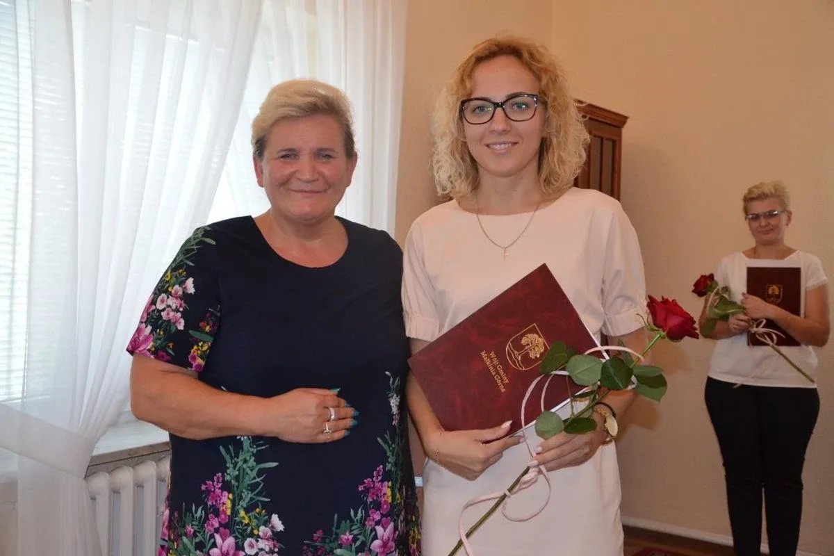 Nowi nauczyciele i dyrektorzy placówek edukacyjnych w gminie Małkinia Górna (zdjęcia)