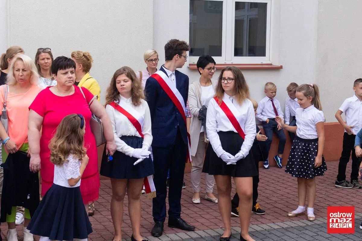 Uczniowie "Jedynki" wrócili w szkolne mury (zdjęcia)