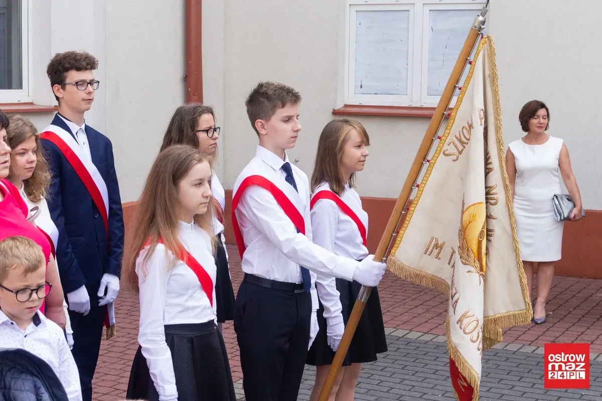 Uczniowie "Jedynki" wrócili w szkolne mury (zdjęcia)