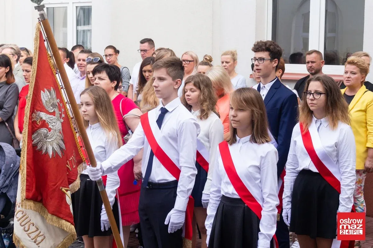 Uczniowie "Jedynki" wrócili w szkolne mury (zdjęcia)