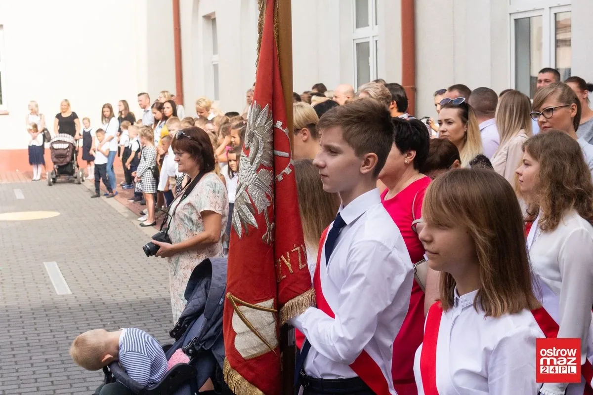Uczniowie "Jedynki" wrócili w szkolne mury (zdjęcia)